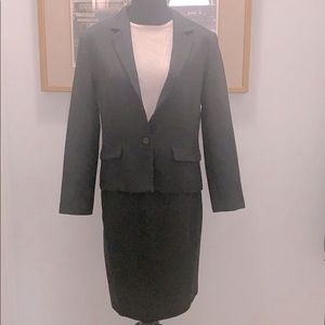 Business Attire. 2 pc suit.